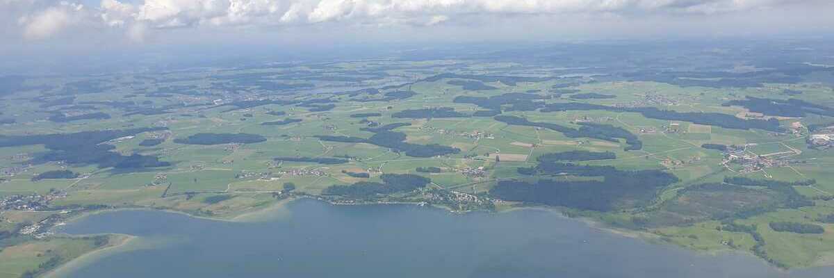 Flugwegposition um 09:58:28: Aufgenommen in der Nähe von Gemeinde Henndorf am Wallersee, Österreich in 1500 Meter
